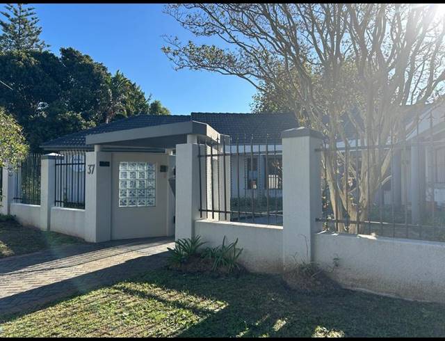 4 BEDROOM PROPERTY TO RENT IN RONDEBOSCH